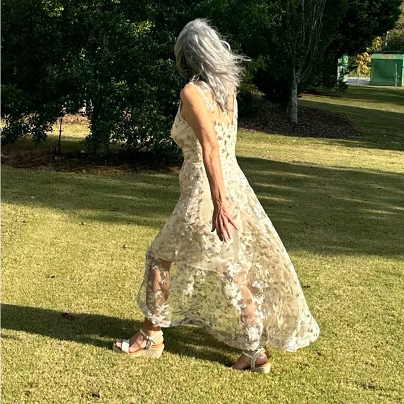 Exquisite Eliza J Dress - Picture 4 of 4